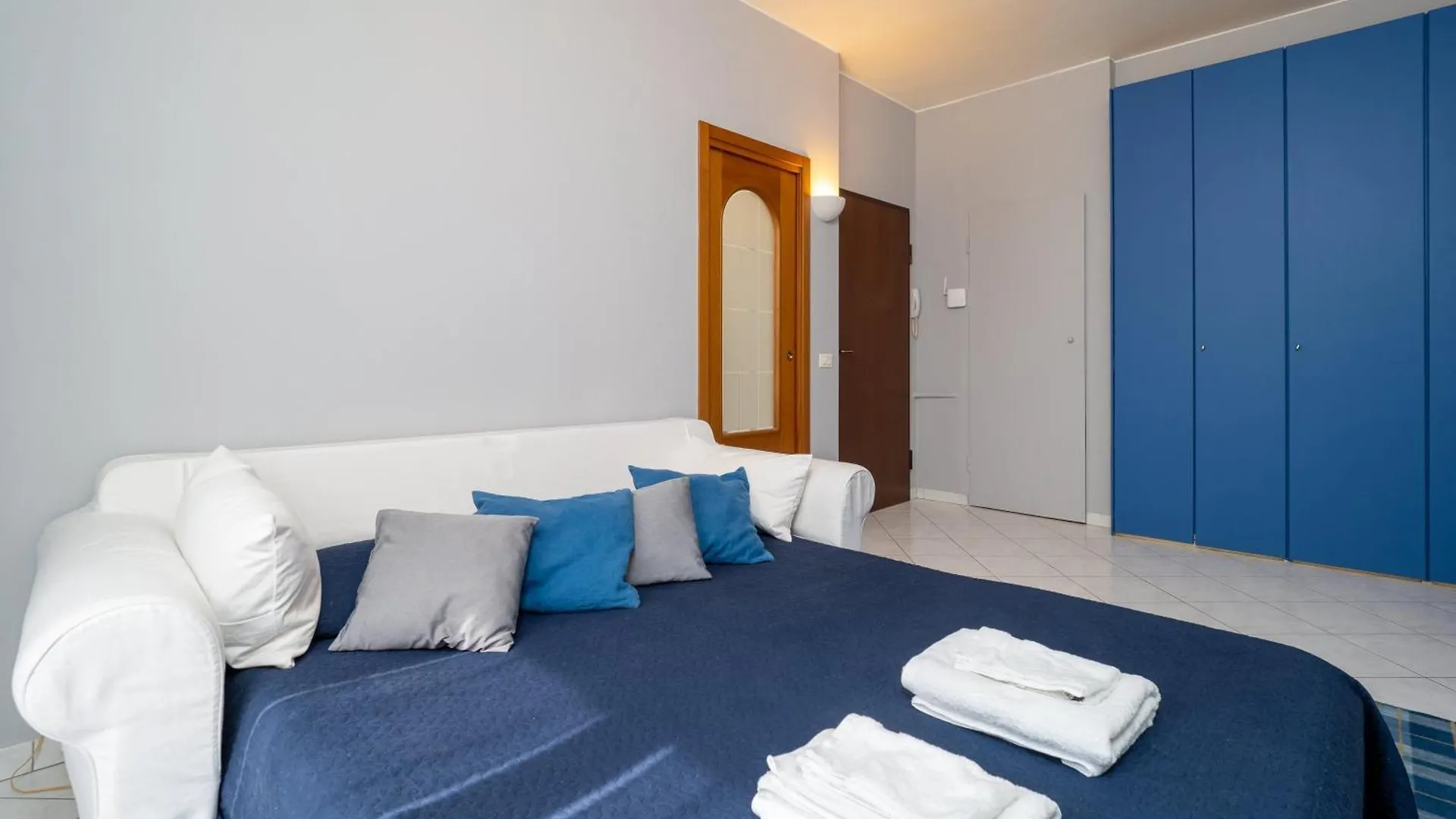 Cozy Apartment In Design District Milán