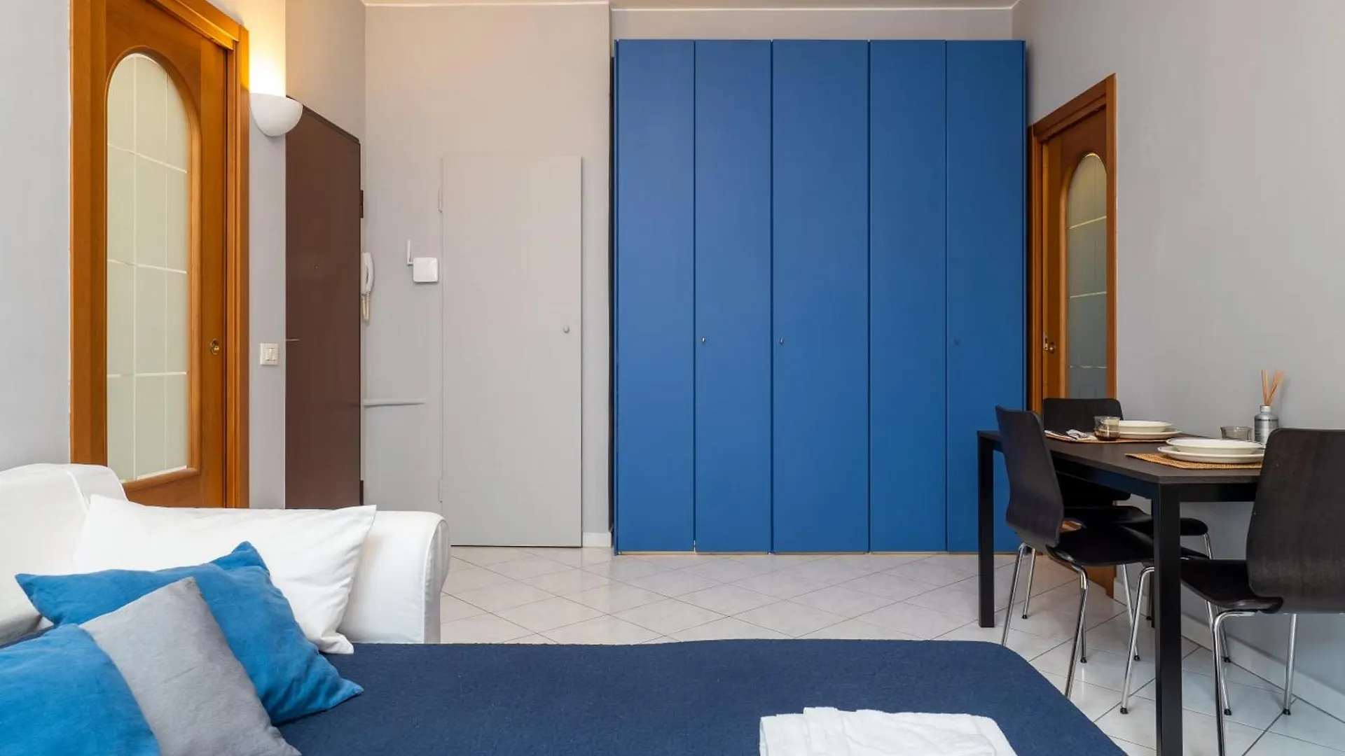 Cozy Apartment In Design District Milán